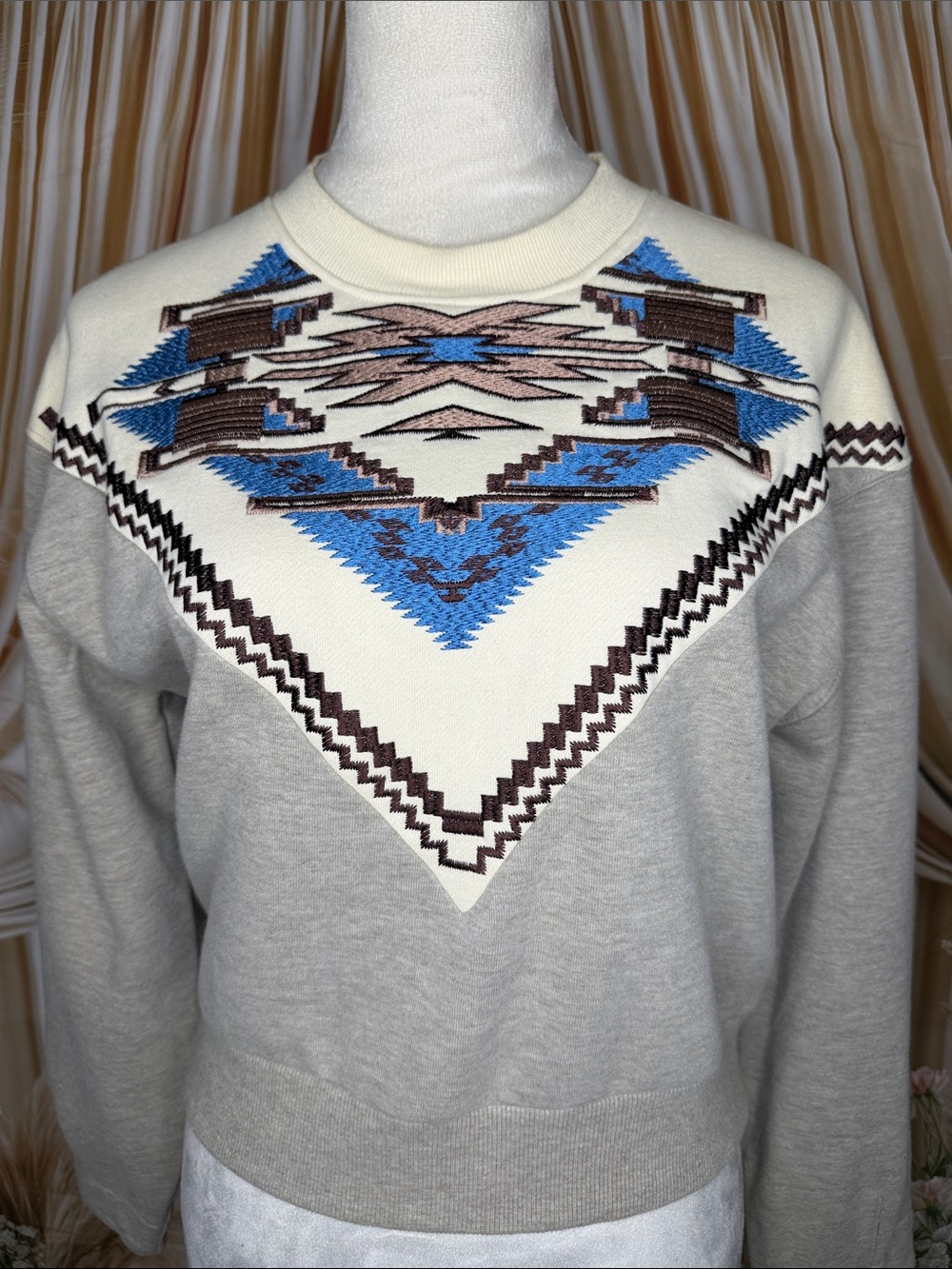 Ariat Cream & Light Gray Southwestern Yoke Crew Sweatshirt with Blue Accents